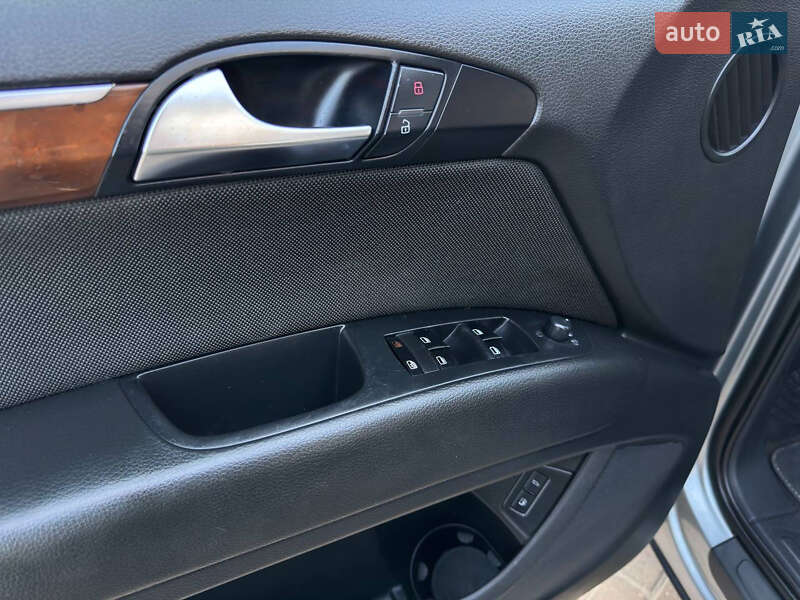 Позашляховик / Кросовер Audi Q7 2006 в Рівному