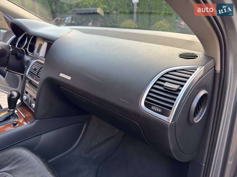 Позашляховик / Кросовер Audi Q7 2006 в Рівному