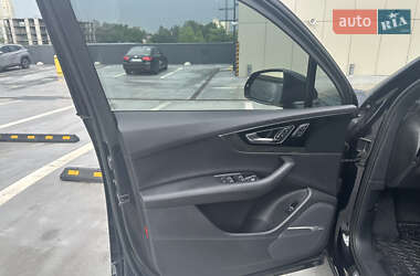 Внедорожник / Кроссовер Audi Q7 2016 в 