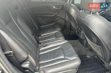Внедорожник / Кроссовер Audi Q7 2016 в 