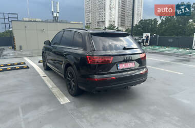 Внедорожник / Кроссовер Audi Q7 2016 в 