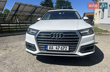 Позашляховик / Кросовер Audi Q7 2015 в 