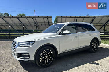 Позашляховик / Кросовер Audi Q7 2015 в 
