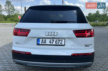 Позашляховик / Кросовер Audi Q7 2015 в 