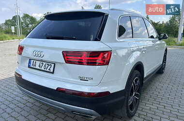 Позашляховик / Кросовер Audi Q7 2015 в 