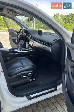 Позашляховик / Кросовер Audi Q7 2015 в 