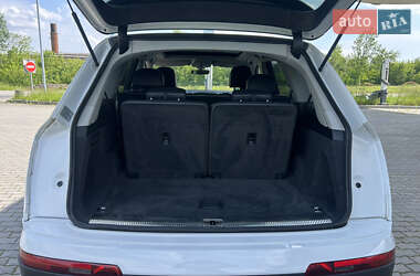 Позашляховик / Кросовер Audi Q7 2015 в 