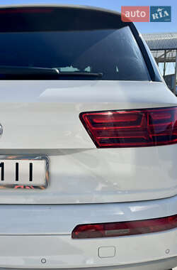 Внедорожник / Кроссовер Audi Q7 2019 в 