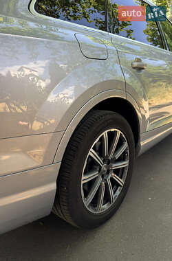Внедорожник / Кроссовер Audi Q7 2016 в 
