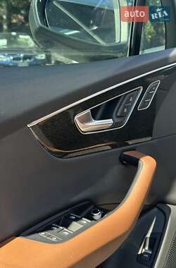 Внедорожник / Кроссовер Audi Q7 2021 в 