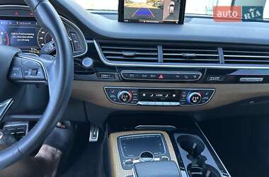 Внедорожник / Кроссовер Audi Q7 2017 в 