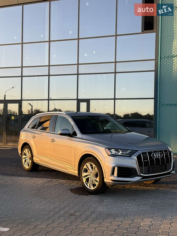 Внедорожник / Кроссовер Audi Q7 2022 в 