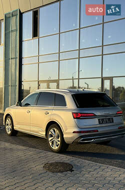 Внедорожник / Кроссовер Audi Q7 2022 в 