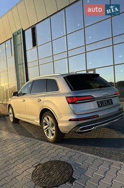 Внедорожник / Кроссовер Audi Q7 2022 в 