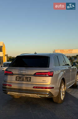 Внедорожник / Кроссовер Audi Q7 2022 в 