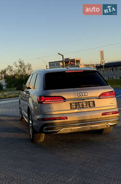 Внедорожник / Кроссовер Audi Q7 2022 в 