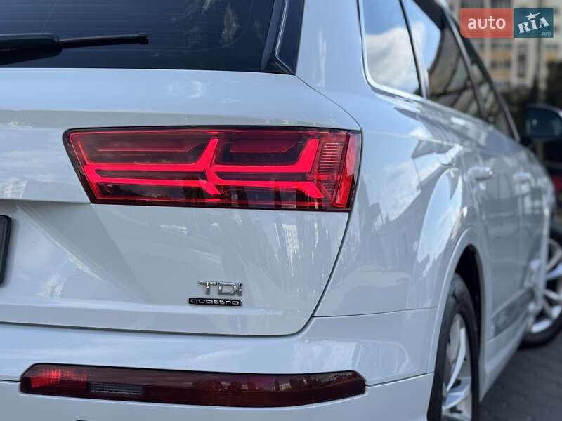 Внедорожник / Кроссовер Audi Q7 2016 в Киеве