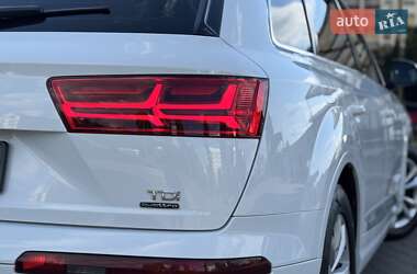 Внедорожник / Кроссовер Audi Q7 2016 в 