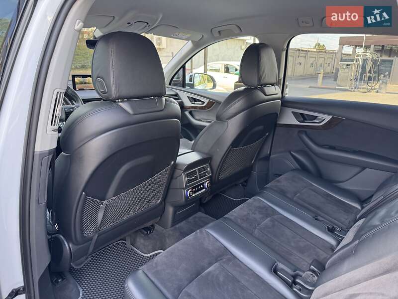 Внедорожник / Кроссовер Audi Q7 2016 в Киеве