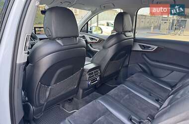 Внедорожник / Кроссовер Audi Q7 2016 в 