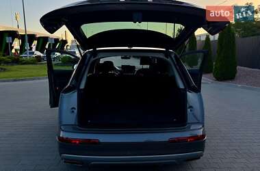 Внедорожник / Кроссовер Audi Q7 2016 в 