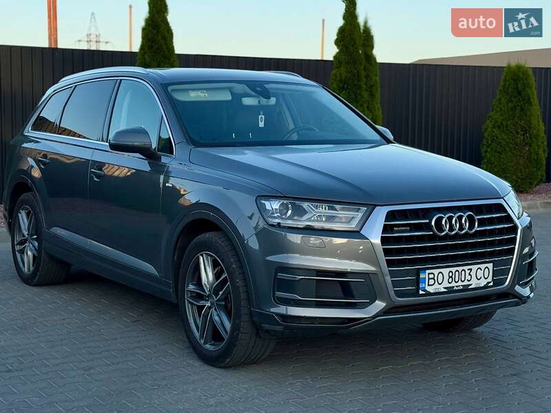 Внедорожник / Кроссовер Audi Q7 2016 в 