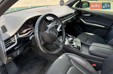 Внедорожник / Кроссовер Audi Q7 2016 в 