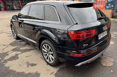 Внедорожник / Кроссовер Audi Q7 2017 в 