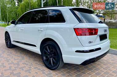 Позашляховик / Кросовер Audi Q7 2016 в 