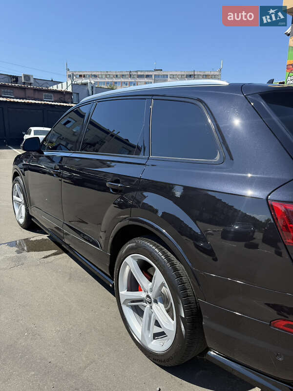 Внедорожник / Кроссовер Audi Q7 2018 в Киеве