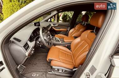 Внедорожник / Кроссовер Audi Q7 2016 в 
