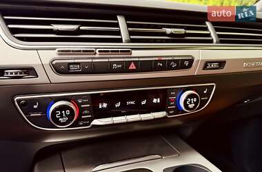 Внедорожник / Кроссовер Audi Q7 2016 в 