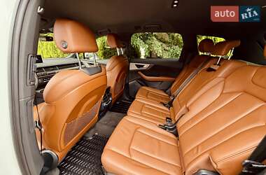 Внедорожник / Кроссовер Audi Q7 2016 в 