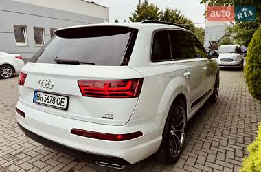 Внедорожник / Кроссовер Audi Q7 2016 в 