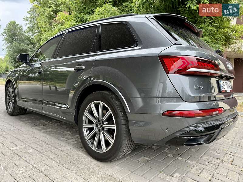 Внедорожник / Кроссовер Audi Q7 2021 в Днепре