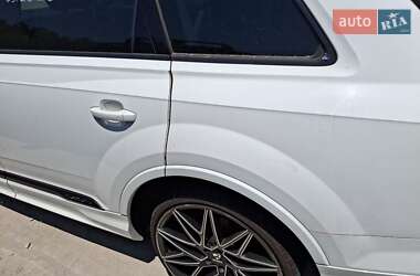 Позашляховик / Кросовер Audi Q7 2020 в 