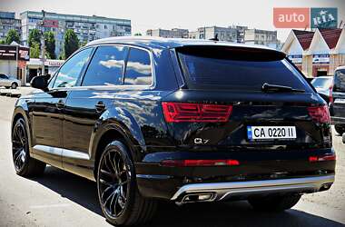 Внедорожник / Кроссовер Audi Q7 2016 в 