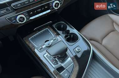 Внедорожник / Кроссовер Audi Q7 2016 в 