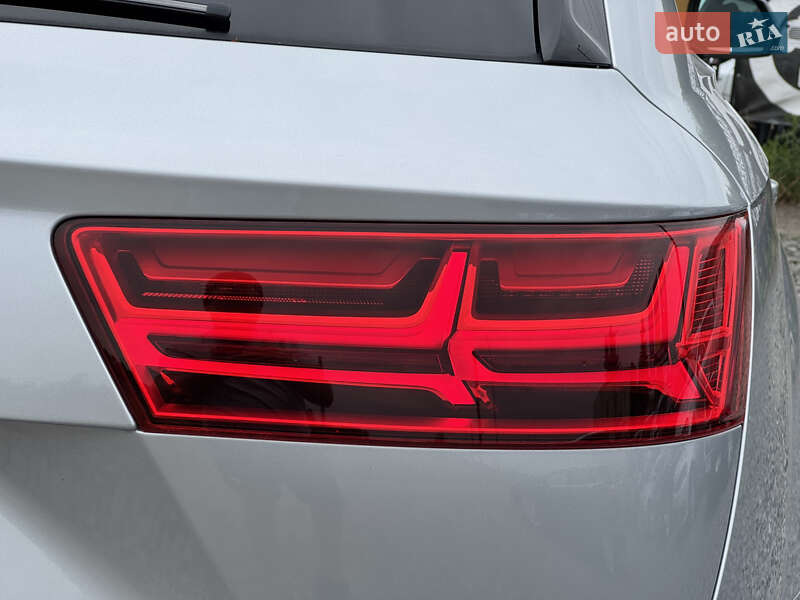 Внедорожник / Кроссовер Audi Q7 2017 в Стрые