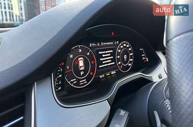 Позашляховик / Кросовер Audi Q7 2017 в 