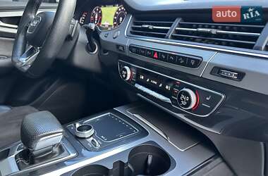 Позашляховик / Кросовер Audi Q7 2017 в 