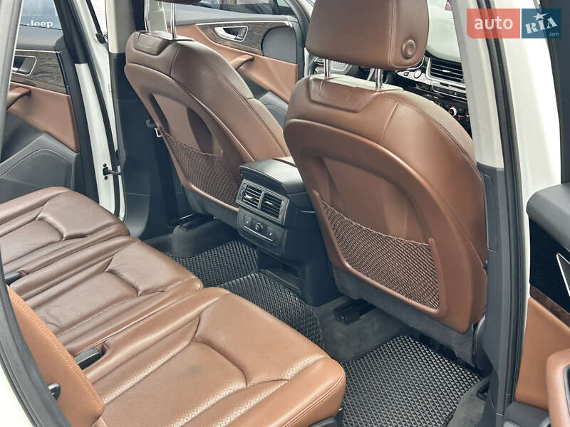 Позашляховик / Кросовер Audi Q7 2015 в Рівному
