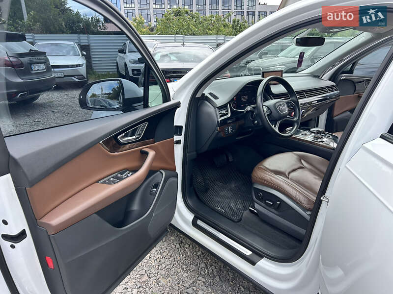 Позашляховик / Кросовер Audi Q7 2015 в Рівному