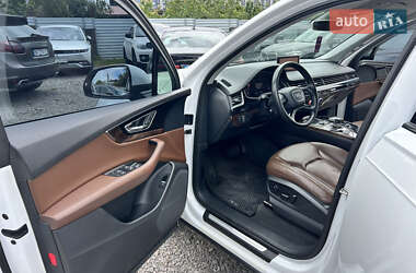 Внедорожник / Кроссовер Audi Q7 2015 в 