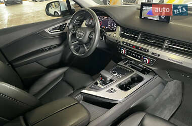 Внедорожник / Кроссовер Audi Q7 2017 в 