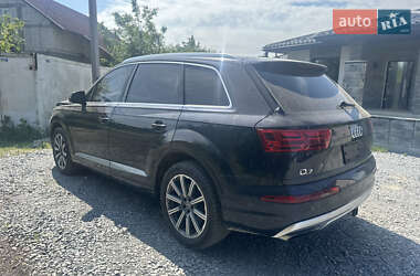 Внедорожник / Кроссовер Audi Q7 2017 в 