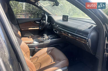 Внедорожник / Кроссовер Audi Q7 2017 в 