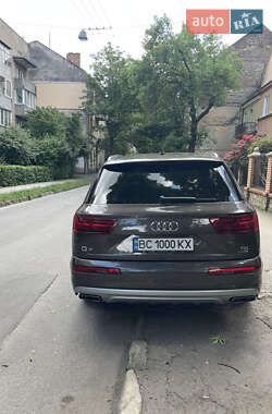 Внедорожник / Кроссовер Audi Q7 2016 в 