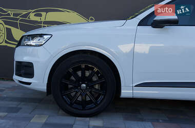 Внедорожник / Кроссовер Audi Q7 2017 в 