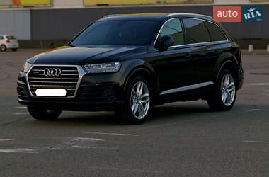 Внедорожник / Кроссовер Audi Q7 2018 в 